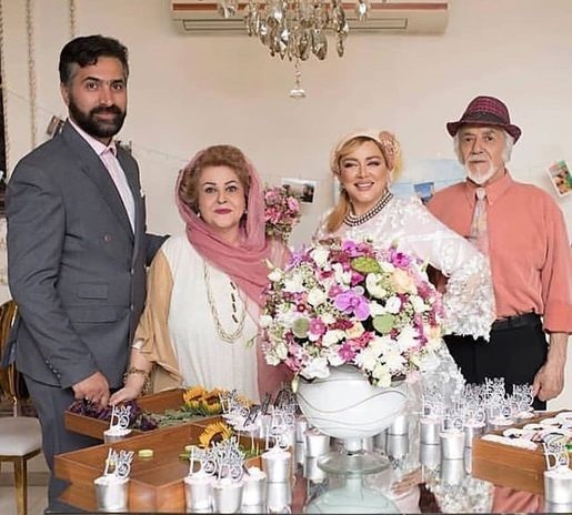 بهاره رهنما به همراه پدر ، مادر و همسرش