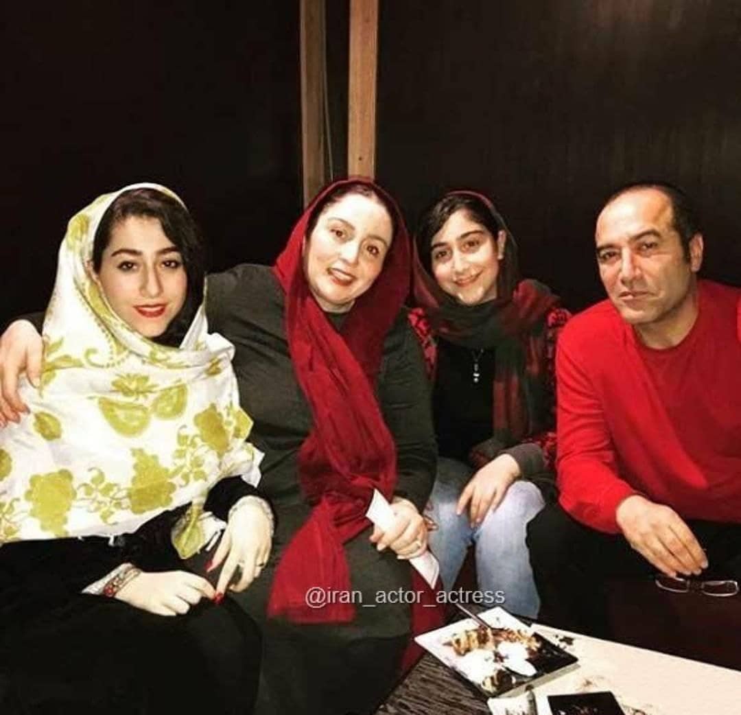 ژاله صامتی و همسر و دخترانش