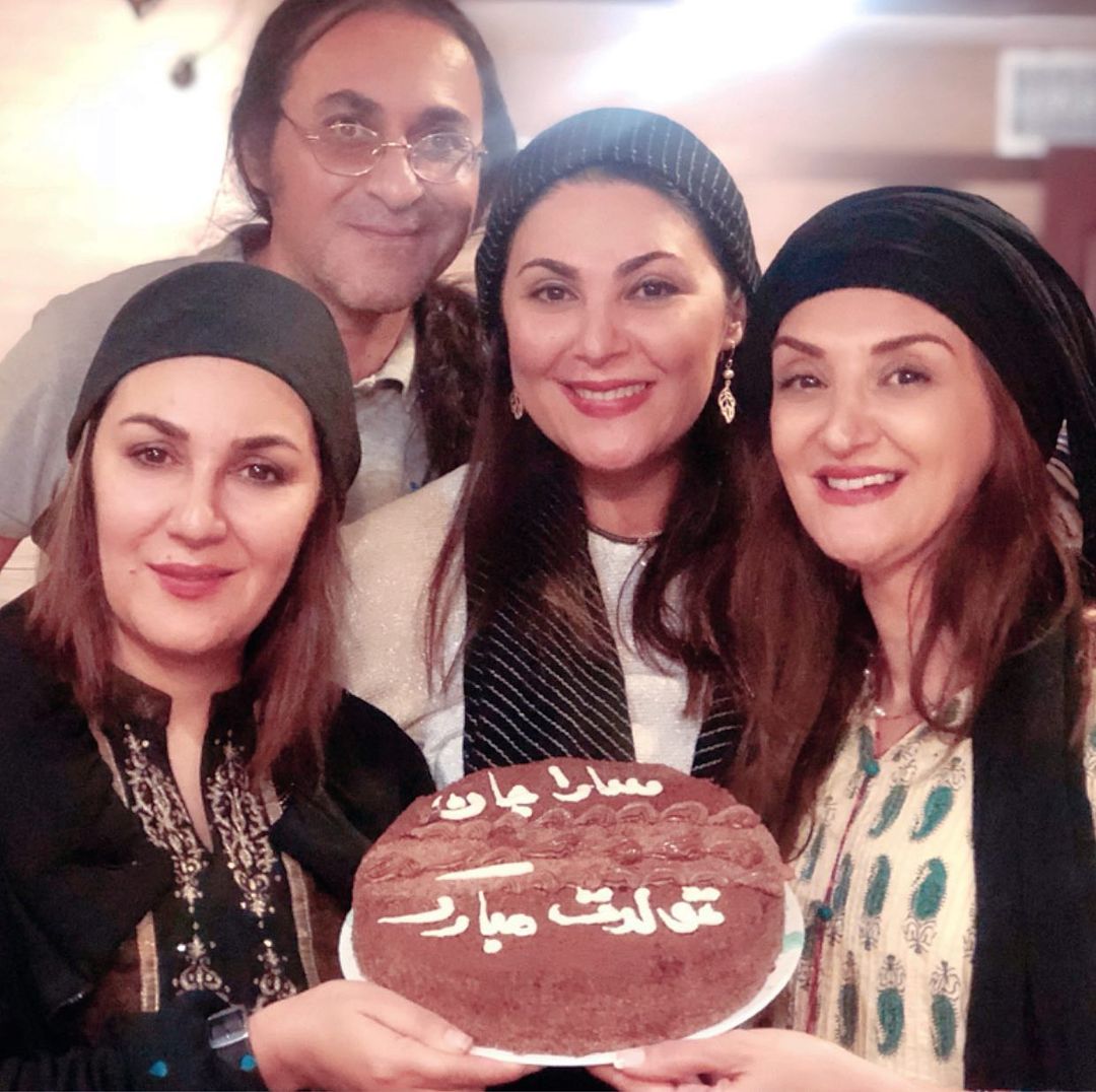 لاله اسکندری و خواهران و برادرش